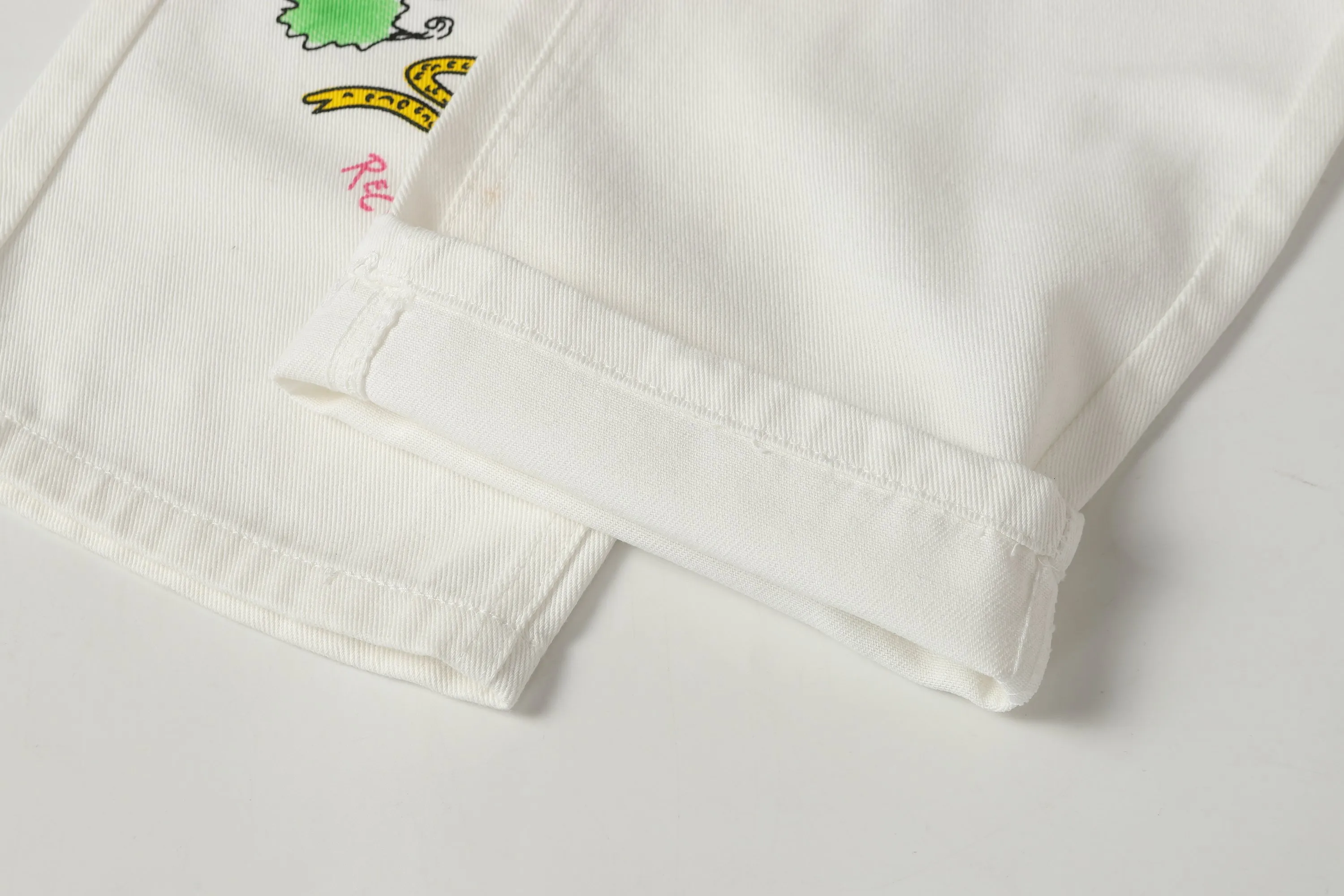 P280 -Chrome Hearts/Chrome Hearts 25ss classic white cow series colored leather cross washed color cloth unisex denim trousers -Vibe style straight stacked god-level version -carbon fine bias denim color cloth -old vintage complete set of hardware - Chrome Hearts white cow series The high version uses high-ounce custom fabrics, fermentation washing and soft color fixation, soft and thick to wear, the details are all hand-polished and manufactured with craftsmanship, all-over jacquard fabrics, unique design style After multiple processes to create a full retro feel, a niche and unique non-contrast shirt, custom-made distressed spray-painted buttons, every detail is crafted with craftsmanship. Color: Picture color Code number: 28-36